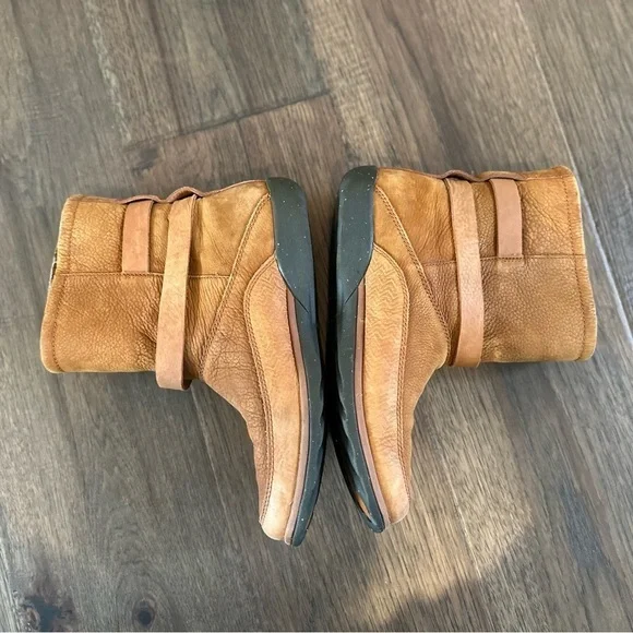 Women’s Chaco Hopi Wool Lined Chelsea Boot Size 10